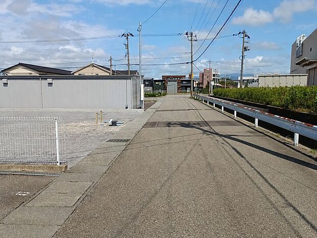 【現地写真】前面道路幅は約6.0mございます!