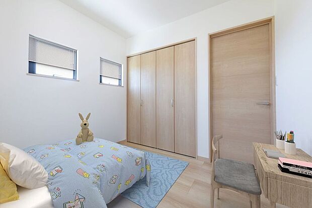 【洋室】【施工例】洋室はシンプルな形だからこそ、寝室・子ども部屋・趣味スペースなど将来のライフスタイルに合わせてレイアウトを変えやすく、長く快適に使えます。
※家具の配置はイメージです。