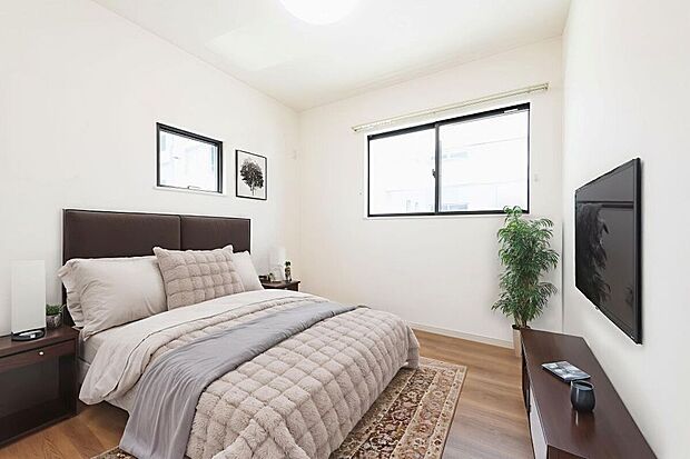 【洋室】【施工例】洋室は2つご用意！ライフスタイルに合わせてお子様のお部屋やご主人様の書斎としてもご活用できます。収納力も抜群なのでお部屋をスッキリ保つことができます。※家具等の配置はイメージです。