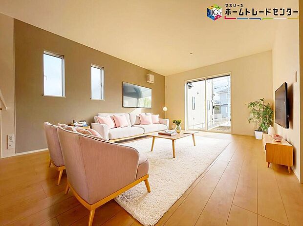 ≪Living room≫
ママの目線でデザインされた住まいは、水回りの導線や豊富な収納など魅力がたくさん。住み心地の良さをぜひご体感下さい!
※家具はCGでございます。