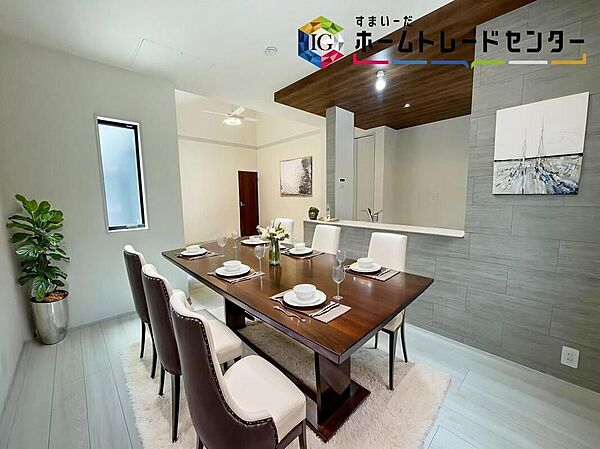 ≪Living room≫広々とした開放感あふれるリビングです。ゆったり寛げる充分な広さがございますので、ご家族でインテリアのレイアウトを考えるのも楽しみになりそうです。※家具はCGでございます。