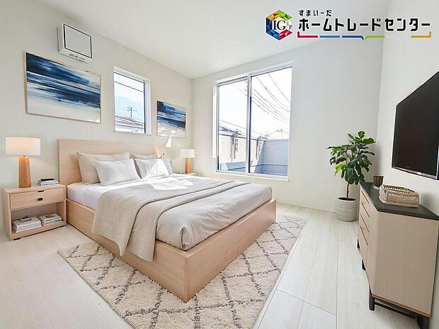 ≪Room≫
採光良好な明るい室内。木の温もりがやさしいフローリングは安らぎをもたらすプライベート空間。
※家具はCGでございます。
