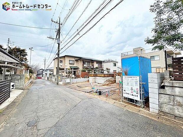 【前面道路含む現地写真】耐震性能に自信のある『飯田グループの家』！お客様を守る大切な住宅だからこそ、第3者の検査を受けて安心して住んでいただける住宅を建てております。その頑丈さを、ぜひ現地にてご体感くださいませ。