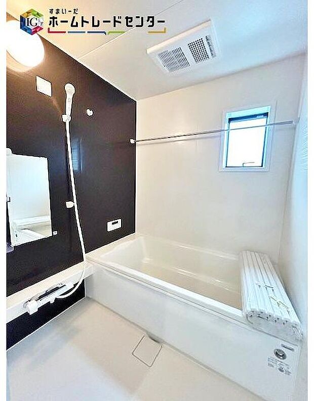 【浴室】落ち着いた雰囲気のゆったり寛げるバスルーム。毎日のバスタイムが楽しみになりそうです。