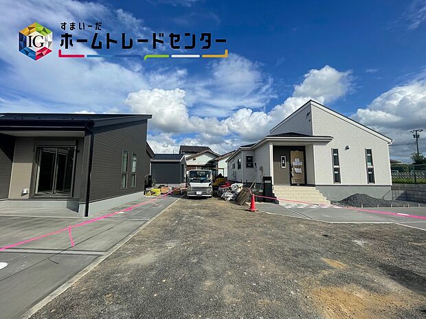 【前面道路含む現地写真】◆資料送付・ご見学即対応！建物完成しておりますので、室内ご内覧いただけます♪ご不明点等、スタッフがしっかりと説明させていただきますので、安心して現地をご覧ください♪