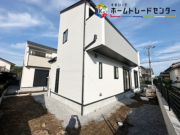 【現地外観写真】【本日御案内可能です♪】
平日・土日祝日やお仕事帰りなどお客様のご都合に合わせて、営業スタッフが誠心誠意真心込めて御対応してます♪