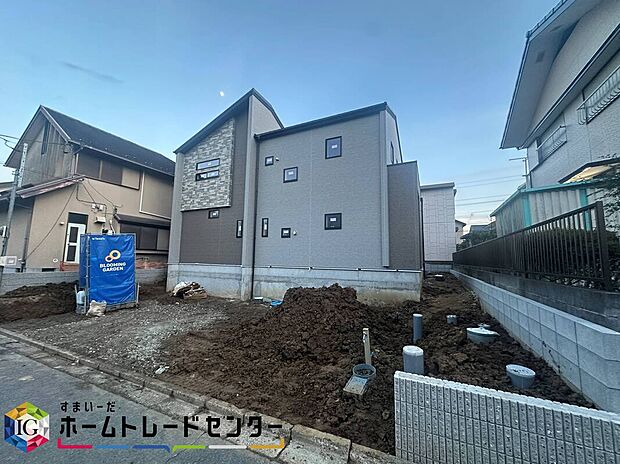 【前面道路含む現地写真】◆耐震性能にこだわる「飯田グループ」の家です！お客様のすまいと安全を守る大切な住宅だからこそ、実際の建物の作りと安心感をぜひ現地にてご体感ください！ご見学予約受付です！