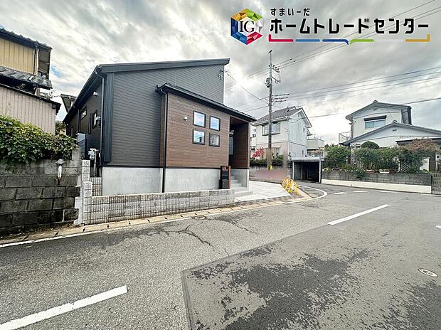 【現地外観写真】【本日御案内可能です♪】
平日・土日祝日やお仕事帰りなどお客様のご都合に合わせて、営業スタッフが誠心誠意真心込めて御対応してます♪