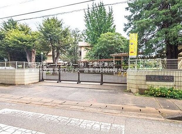 富里市立富里南小学校（約1,897m）