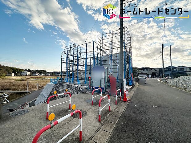 【現地外観写真】◆休日にご家族揃ってご見学はいかがでしょうか♪実際の現地を見てみると図面などではわからない、新たな発見もありますのでまずはお気軽にお問い合わせください♪