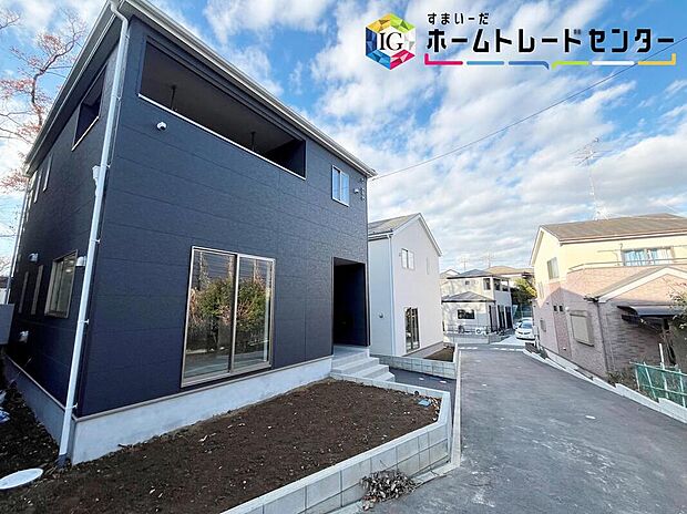 【前面道路含む現地写真】◆平日・お仕事帰りなど、いつでもご案内させていただきます！デザイン・目に見える設備面も大切ですが、耐震構造で地震に強い家の為、次代へ繋ぐ強固な住宅です。