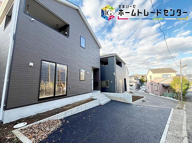 【現地外観写真】本日御案内可能です♪
平日・土日祝日やお仕事帰りなどお客様のご都合に合わせて、営業スタッフが誠心誠意真心込めて御対応してます♪