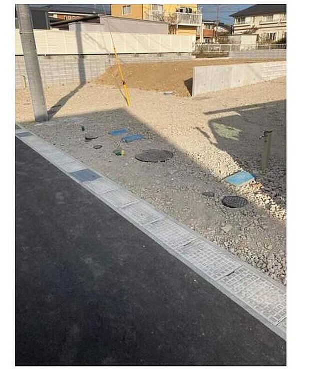 【前面道路含む現地写真】広々とした駐車スペース有り♪
<ワークマンまで徒歩6分、ローソンまで徒歩2分、第二みどり幼稚園まで徒歩7分>