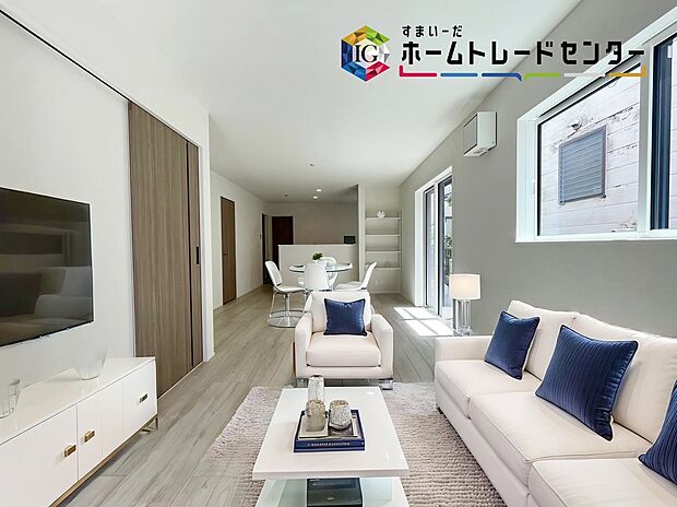 【リビング】≪Living room≫
広々とした開放感あふれるリビングです。ゆったり寛げる充分な広さがございますので、ご家族でインテリアのレイアウトを考えるのも楽しみになりそうです。
※家具はCGでございます。