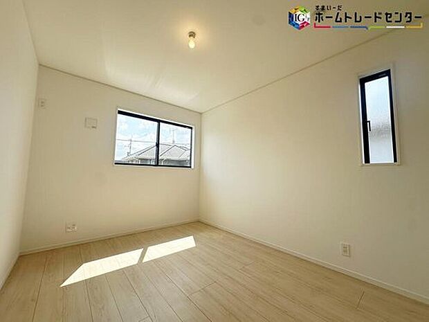 【リビング以外の居室】収納も完備しているので、お部屋は美しい空間を保てますね！

