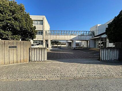 袖ケ浦市立蔵波小学校 505m (徒歩7分)