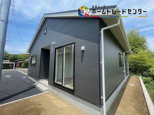 【前面道路含む現地写真】◆耐震性能にこだわる「飯田グループ」の家です！お客様のすまいと安全を守る大切な住宅だからこそ、実際の建物の作りと安心感をぜひ現地にてご体感ください！ご見学予約受付です！