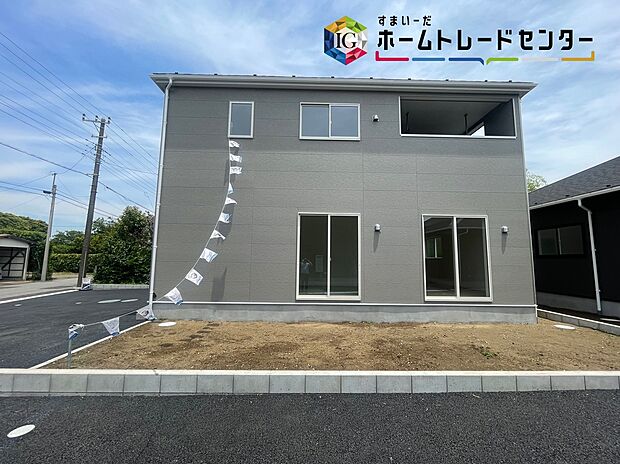 【前面道路含む現地写真】◆平日・お仕事帰りなど、いつでもご案内させていただきます！デザイン・目に見える設備面も大切ですが、耐震構造で地震に強い家の為、次代へ繋ぐ強固な住宅です。