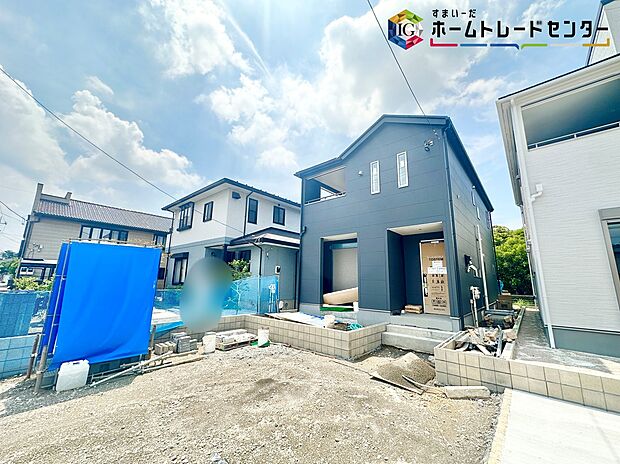 【前面道路含む現地写真】◆平日・お仕事帰りなど、いつでもご案内させていただきます！デザイン・目に見える設備面も大切ですが、耐震構造で地震に強い家の為、次代へ繋ぐ強固な住宅です。