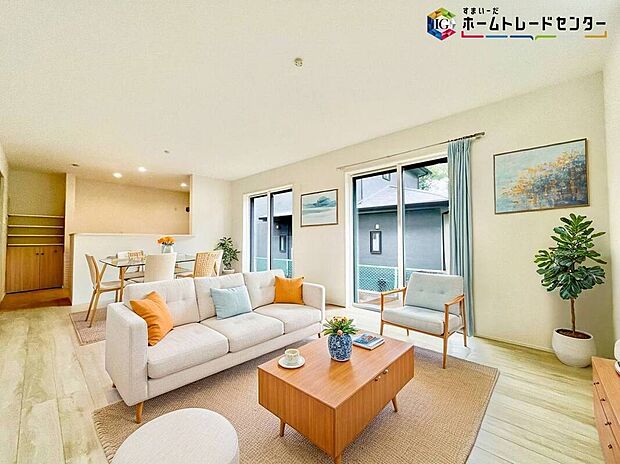 【LDK】≪Living room≫
ママの目線でデザインされた住まいは、水回りの導線や豊富な収納など魅力がたくさん。住み心地の良さをぜひご体感下さい！
※家具はCGでございます。
