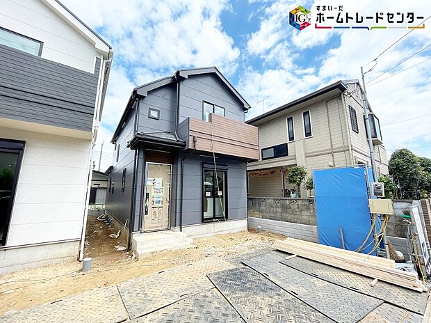 【前面道路含む現地写真】◆耐震性能にこだわるお家です！お客様のすまいと安全を守る大切な住宅だからこそ、実際の建物の作りと安心感をぜひ現地にてご体感ください！ご見学予約受付です！