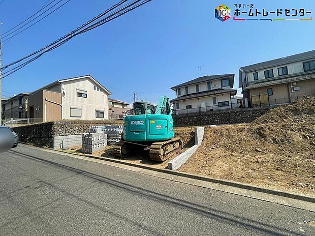 【前面道路含む現地写真】◆耐震性能にこだわるお家です!お客様のすまいと安全を守る大切な住宅だからこそ、実際の建物の作りと安心感をぜひ現地にてご体感ください!ご見学予約受付です!