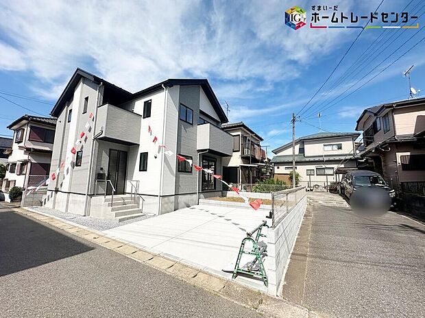 【現地外観写真】◆目の届きやすい場所に駐車場があるので安心感があります。また、荷物をたくさん持った状態でも車を降りてすぐ建物内に入ることができ、子どもを持つファミリー世帯にもおすすめです。
