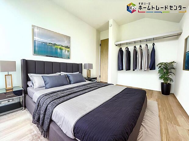 【寝室】≪Room≫
お陽さまの光をさわやかな風をたっぷりとりこめます。室内はいつも明るい印象なので気持ちの良い朝を迎えられます。毎日の生活も明るくなりそうです。
※家具はCGでございます。
