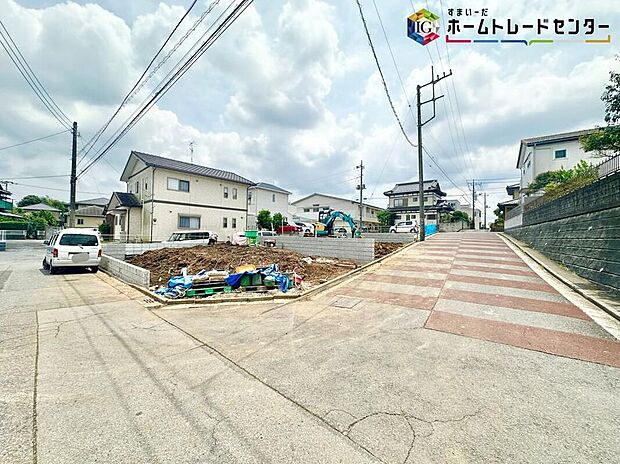 【前面道路含む現地写真】◆≪お問い合わせ当日のご内覧もお任せください♪≫耐震に優れた工法を採用、一生住む家だから構造にも環境にもこだわりを。地震に強いオリジナル工法を是非お確かめ下さい♪