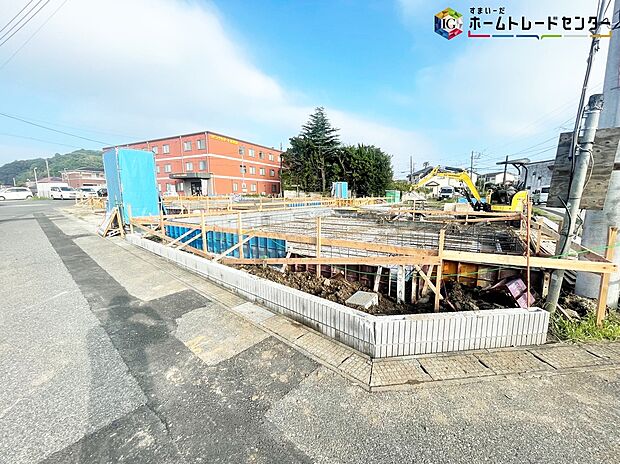 【前面道路含む現地写真】◆耐震性能にこだわるお家です!お客様のすまいと安全を守る大切な住宅だからこそ、実際の建物の作りと安心感をぜひ現地にてご体感ください!ご見学予約受付です!