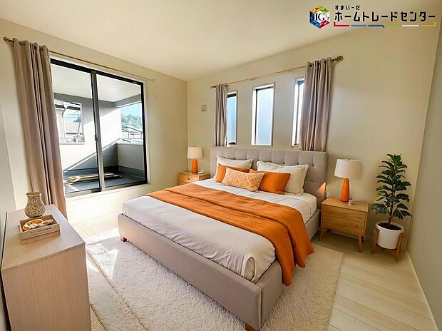 【居室】≪Room≫
採光良好な明るい室内。木の温もりがやさしいフローリングは安らぎをもたらすプライベート空間。
※家具はCGでございます。
