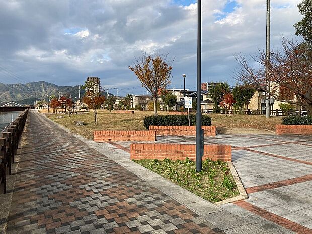 井尻川公園(約600m)