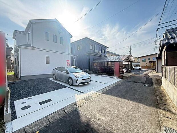 【駐車場】並列2~3台駐車ができるカースペースを確保しました。来客時も安心です♪セカンドカー用にもお使い頂けます。