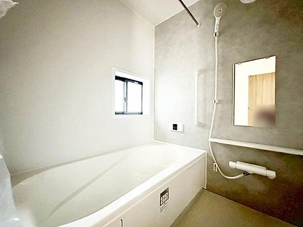 【浴室】1坪以上広さを設けた浴室で、ゆったりバスタイム♪お子様と一緒に入るにも充分な広さです。一日の疲れを癒せます♪