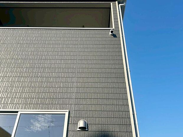 【その他】2号棟
防犯カメラを完備!不審者の侵入や空き巣、駐車場における車上荒らしなどの犯罪も防犯カメラによって抑えられます。