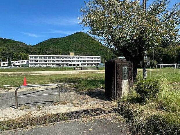 御嵩町立向陽中学校（約1,083m）