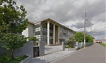 岐阜市立長森南中学校 1742m (徒歩22分)