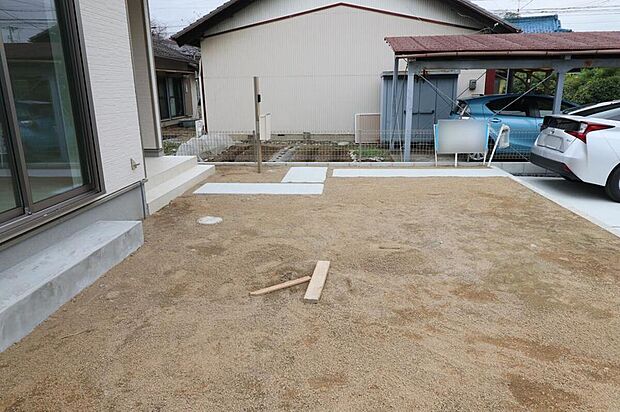 【庭】A号棟
お庭のあるおうち☆ガーデニングや家庭菜園、小さなお子様の遊び場などお好みにおうち時間をお楽しみいただけます♪