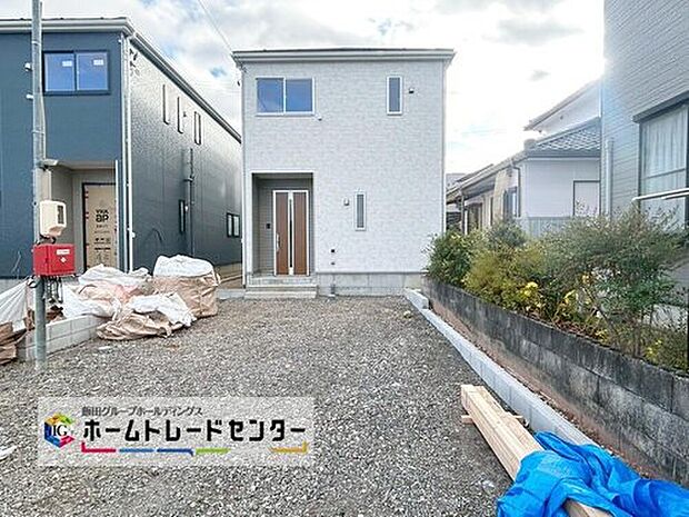 【現地外観写真】１号棟
当日のご見学予約も承ります。同じものは２つとない「夢のマイホーム」との出会いが待っているかもしれません♪