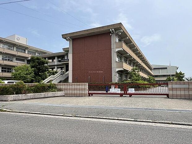 一宮市立尾西第一中学校（約1,800m）