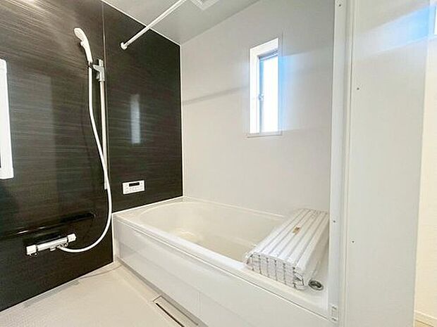 【浴室】１坪以上広さを設けた浴室で、ゆったりバスタイム♪お子様と一緒に入るにも充分な広さです。一日の疲れを癒せます☆