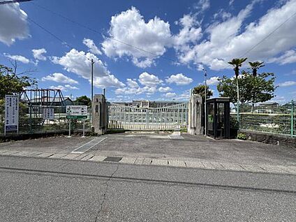 一宮市立木曽川西小学校 668m(徒歩9分)