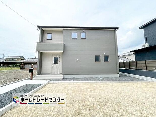 【現地外観写真】３号棟
堂々完成いたしました！ぜひ現地にて、実際の建物・街並み・日当たり等
ご確認下さい♪お問い合わせはお気軽に☆