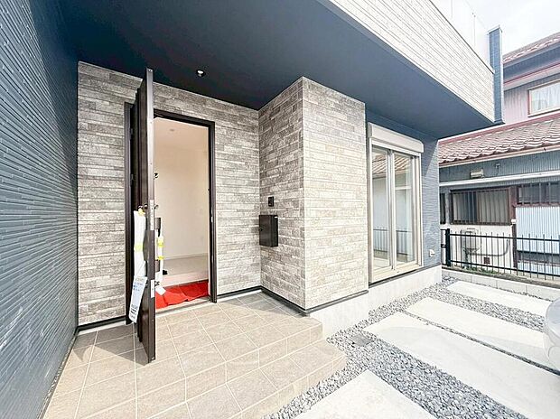 【玄関】TVモニター付きインターホン完備!録画機能もあり、どのような人が何時に来訪されたのかが分かります♪