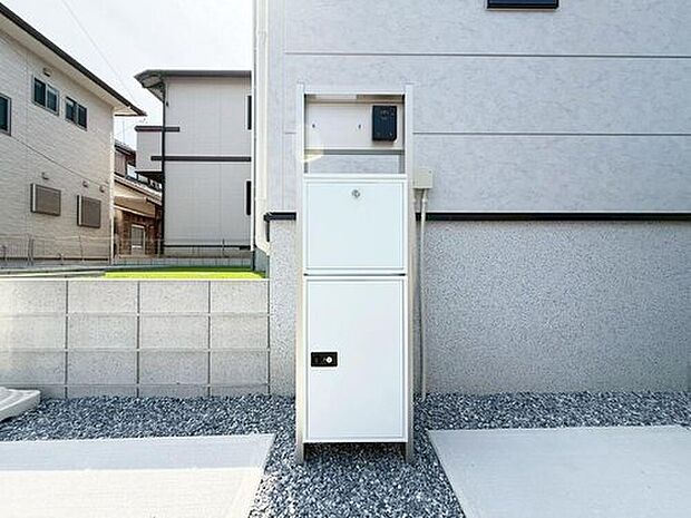 【その他設備】不在時も便利な宅配ボックス付き♪時間を気にせず荷物を受け取れて便利です。
たくさんお買い物をされるご家庭も安心です♪