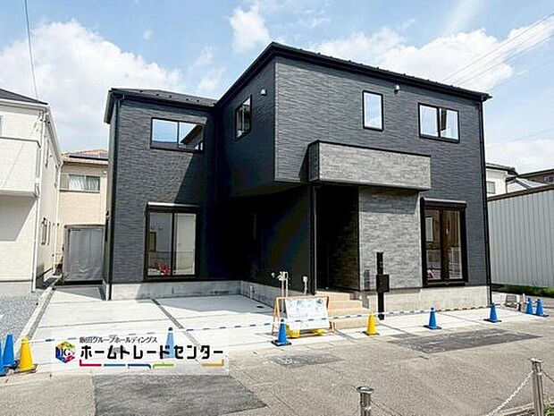 【現地外観写真】4号棟
一戸建ての大きなメリットは、「自分の土地」を自由に使えるとこ。好きなペットが飼えるほか、ガーデニングやＤＩＹ、車やバイクの手入れなど様々な趣味を楽しめます♪
