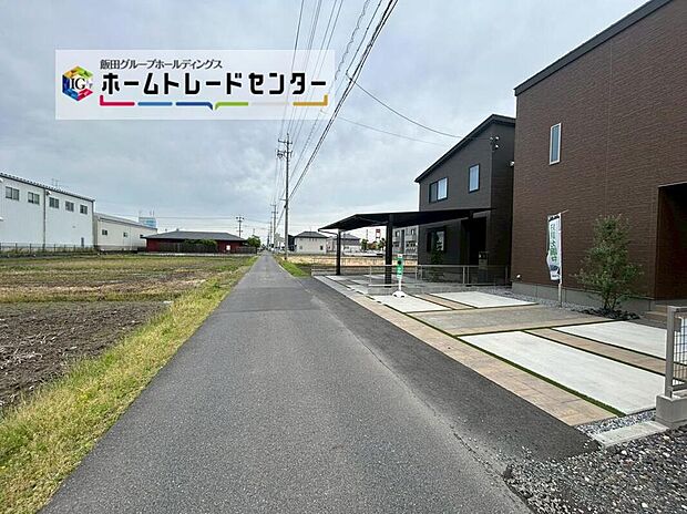 【前面道路含む現地写真】前面は、交通量の少ない北側４．６ｍの道路です。静かで、駐車も落ち着いて行える環境になっています。　　　