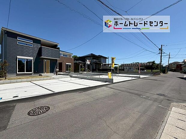 【前面道路含む現地写真】前面は南側５．１６ｍ道路です。ゆとりがあり交通量が少なく、駐車も落ちて行える安全な環境になっています♪