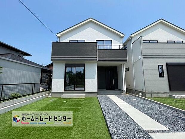 【現地外観写真】A号棟
異なる間取りと選べる生活スタイル☆
堂々完成!ぜひ現地にて、現地ご見学の際はお気軽にお問い合わせ下さい☆