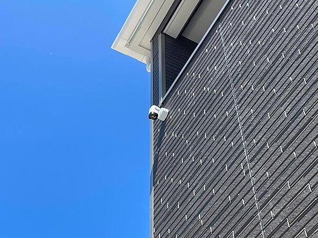 【その他】防犯カメラ完備です！不審者の侵入や空き巣、駐車場における車上荒らしなどの犯罪も防犯カメラによって抑えられます。